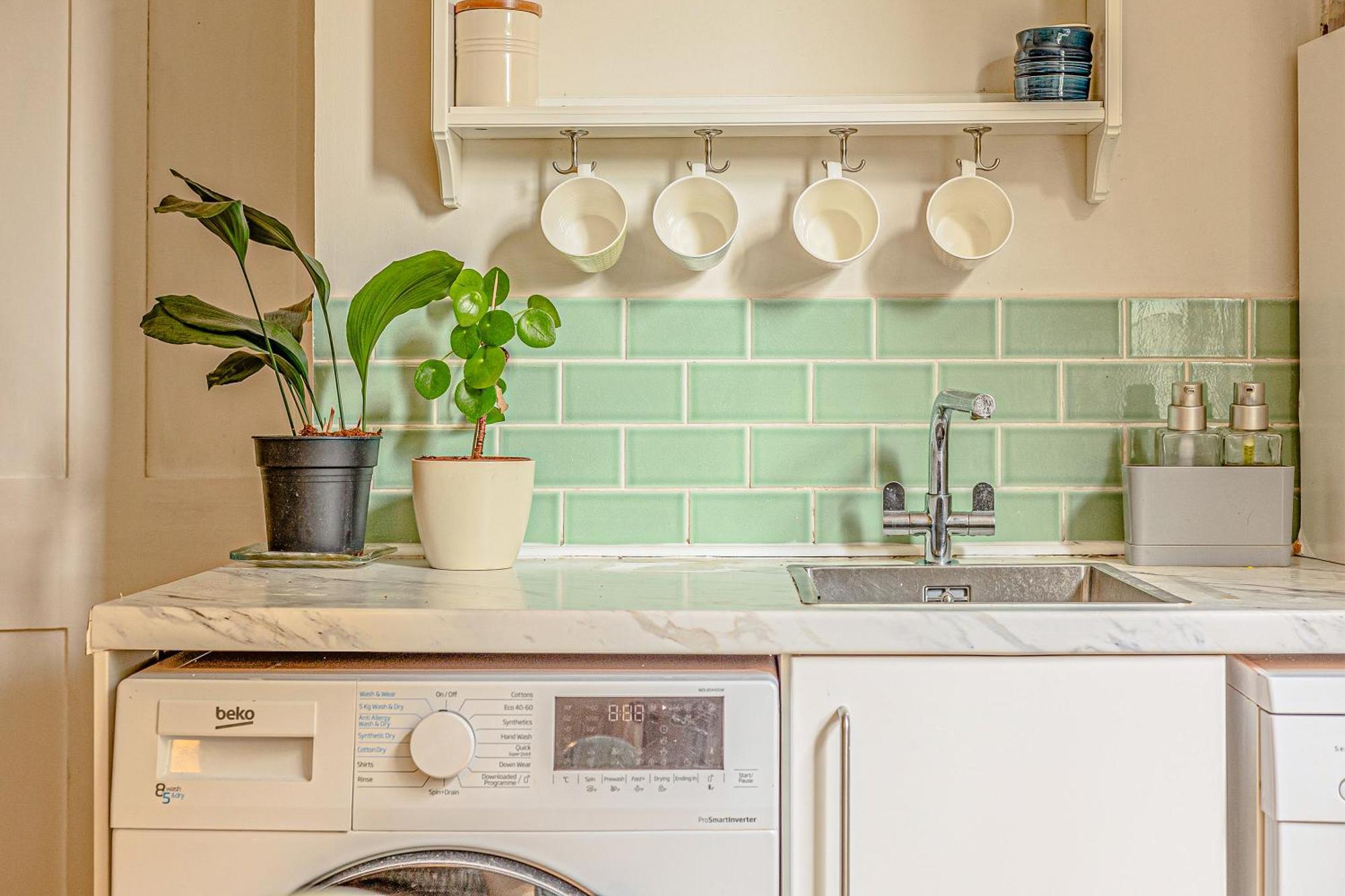 Secluded 1br With Garden Near Vibrant Dalston Londra