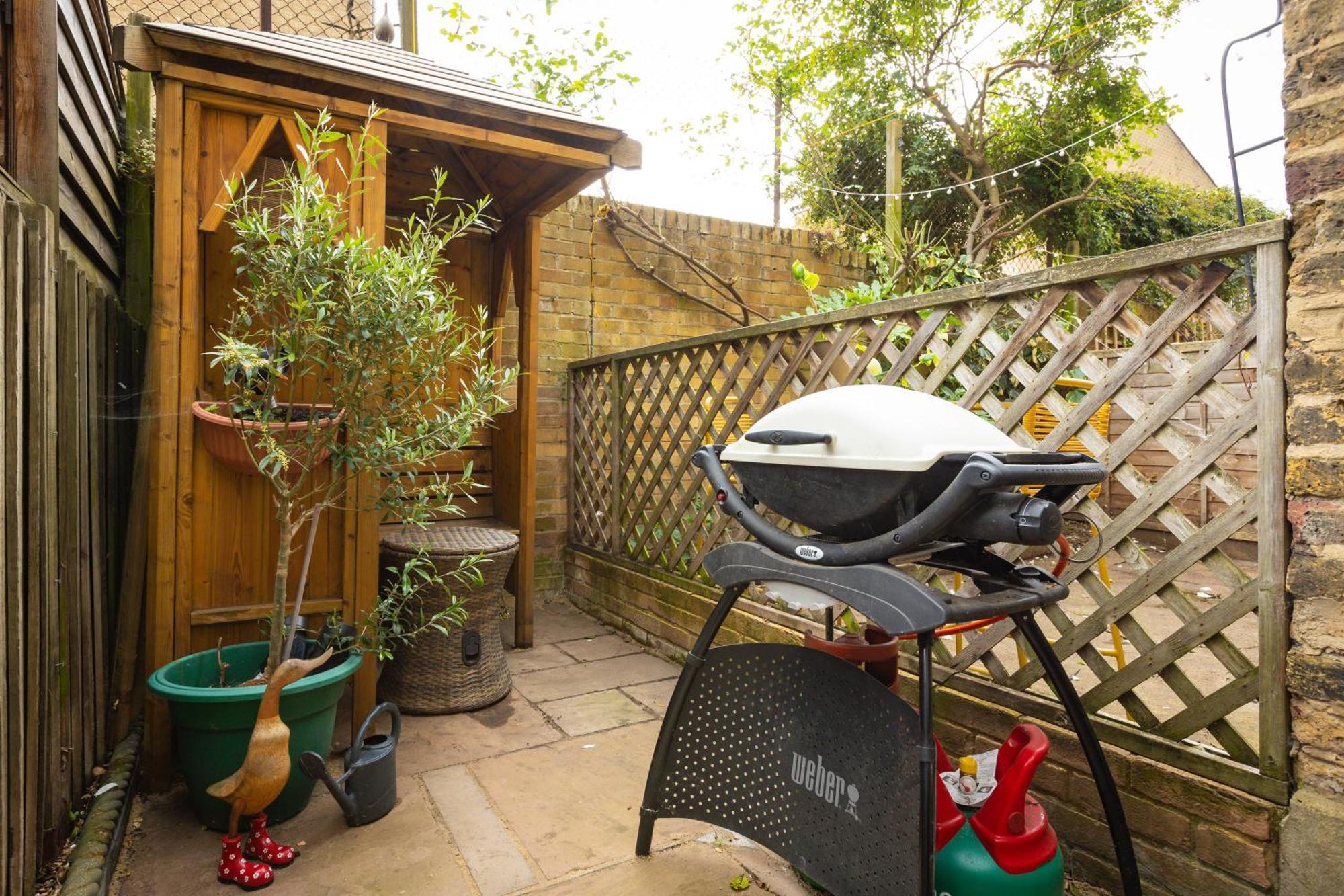 Secluded 1br With Garden Near Vibrant Dalston Appartamento Londra